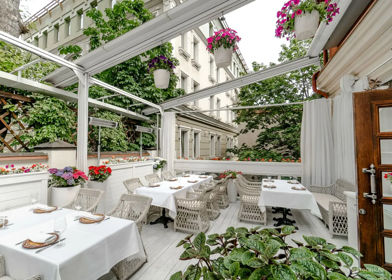 Летняя веранда ресторана Ноев Ковчег